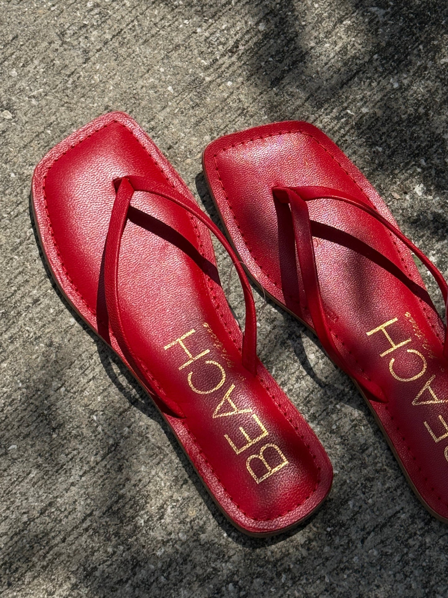 Matisse Bungalow Thong Sandal (Two Colors)