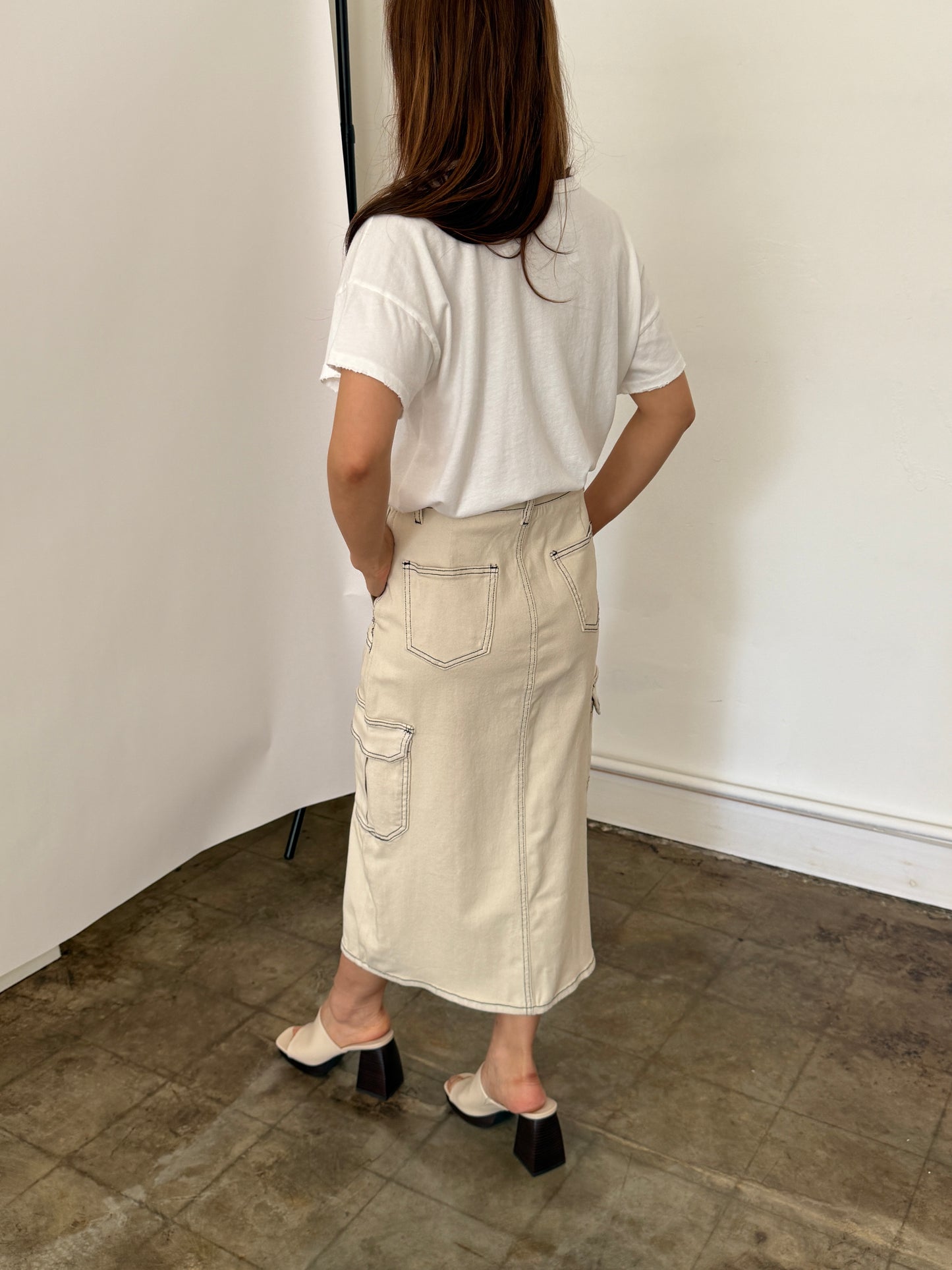 Miou Muse Jaz Cream Contrast Stich Denim Cargo Midi Skirt (S)
