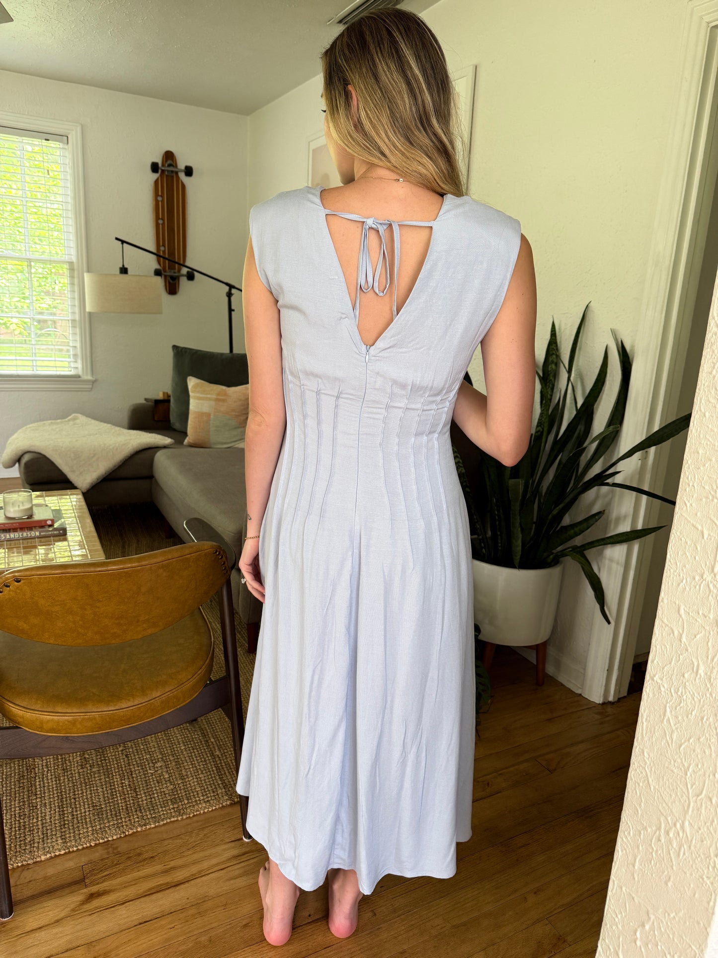 Hallie Linen Pintuck Sleeveless Midi Dress (Blue)