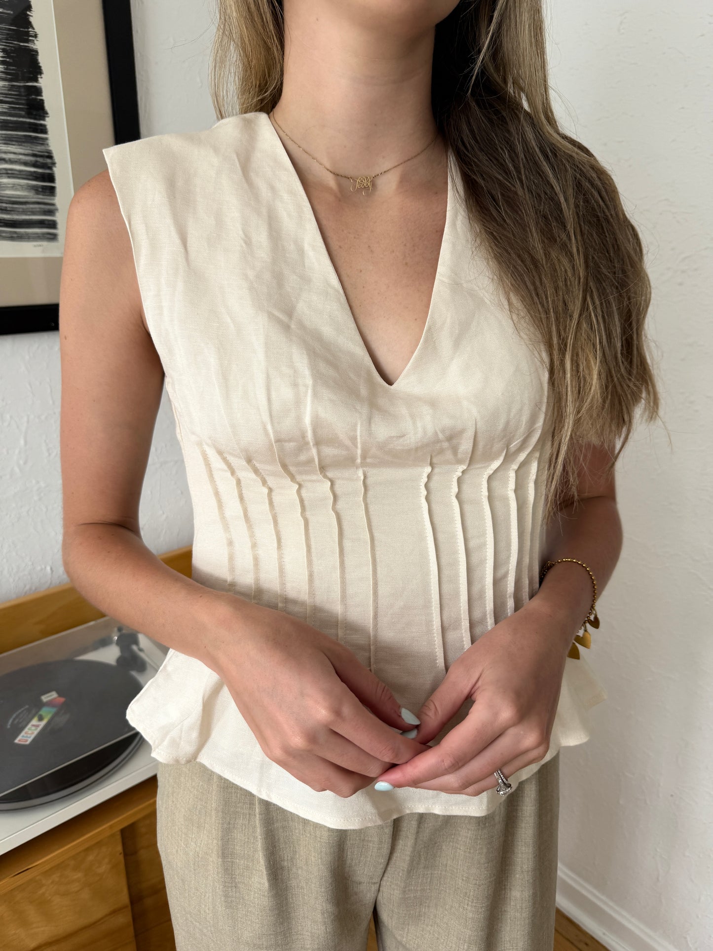 Hallie Linen Pintuck Sleeveless Top (Cream)