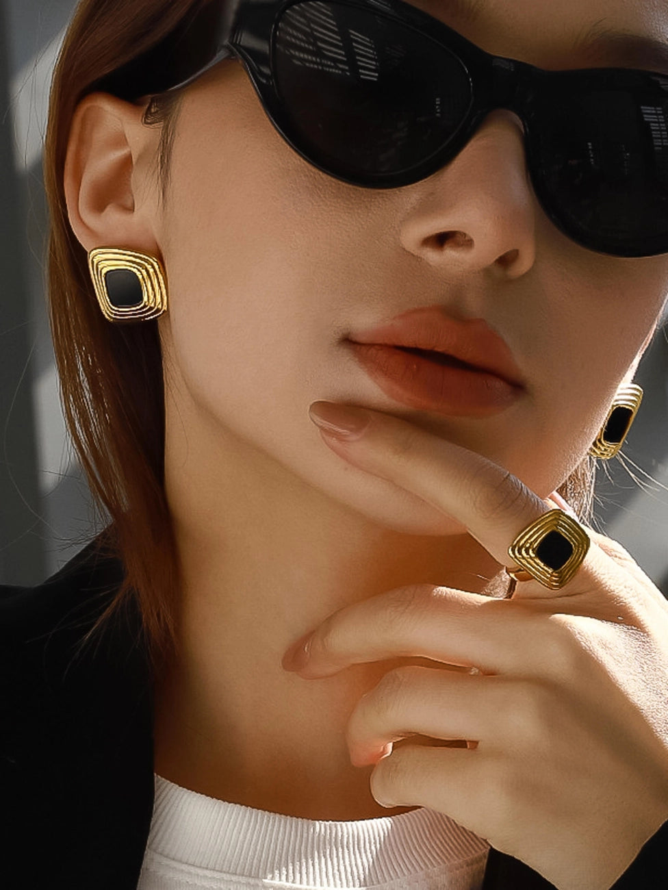 Flânerie Solenne 18K Gold Enamel Square Earrings