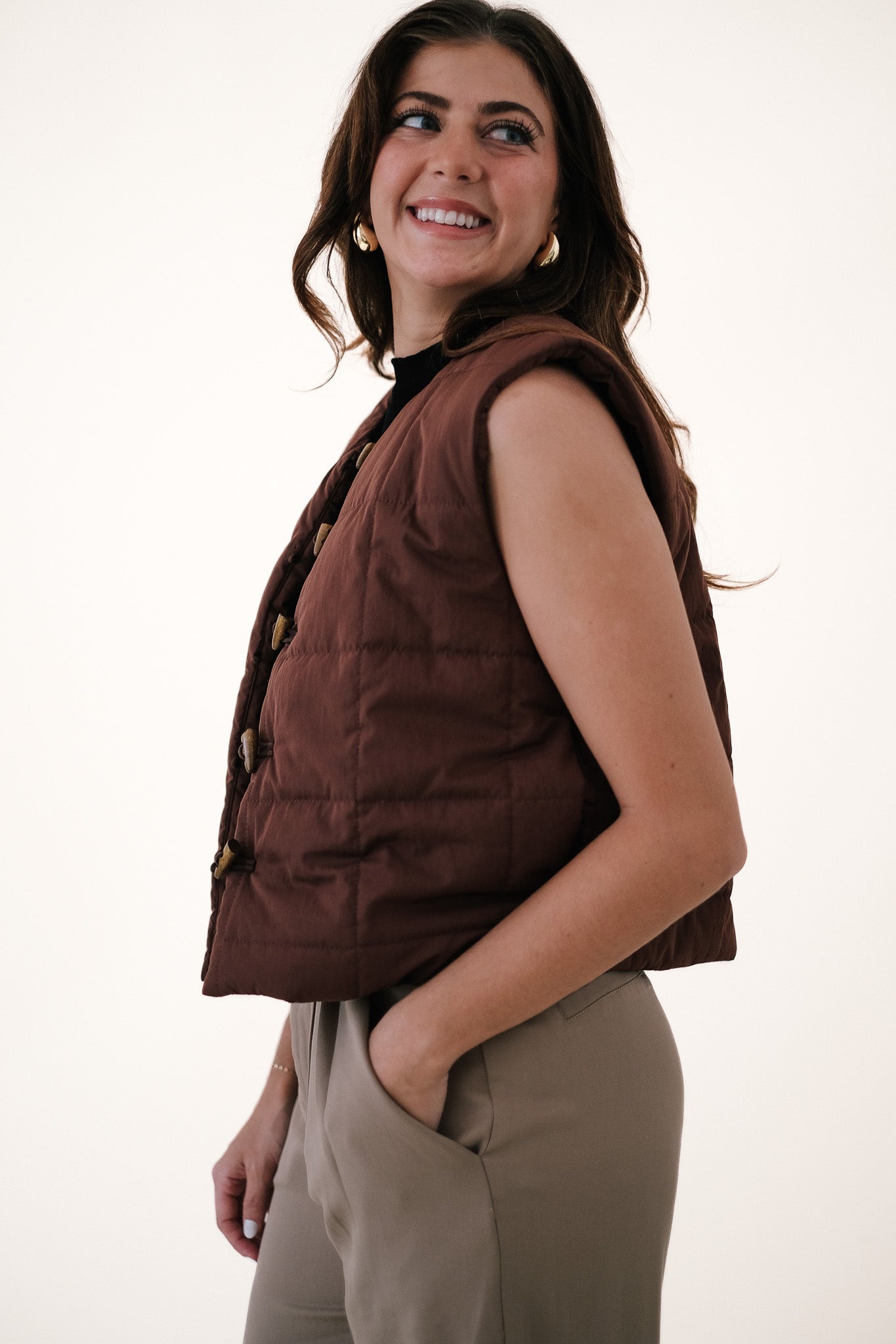 Laken Wood Buttoned Puffer Vest (Chocolate)