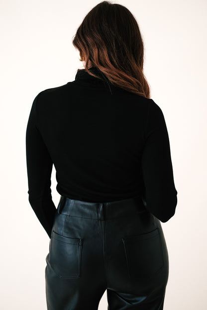 Molly Bracken Willa Ribbed Turtleneck Under Shirt (Black)