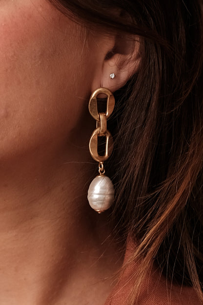 Brushed Gold Chain and Pearl Drop Earrings