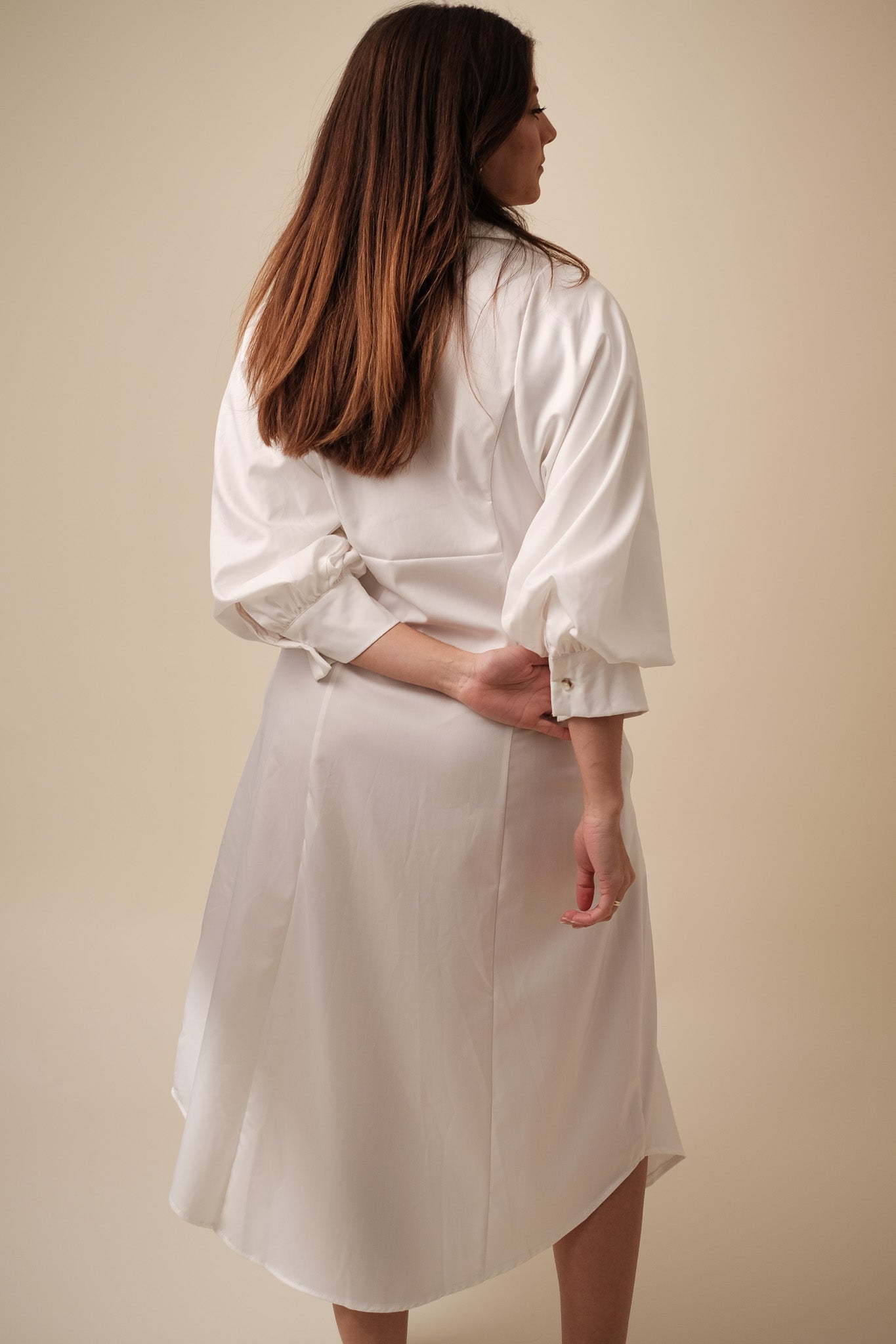 Varena White Buttoned Tie Waist Midi Dress