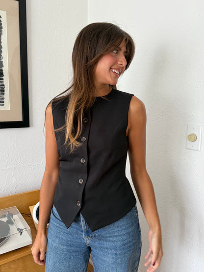 Needii Gabriella Sleeveless Buttoned Vest Top (Black)