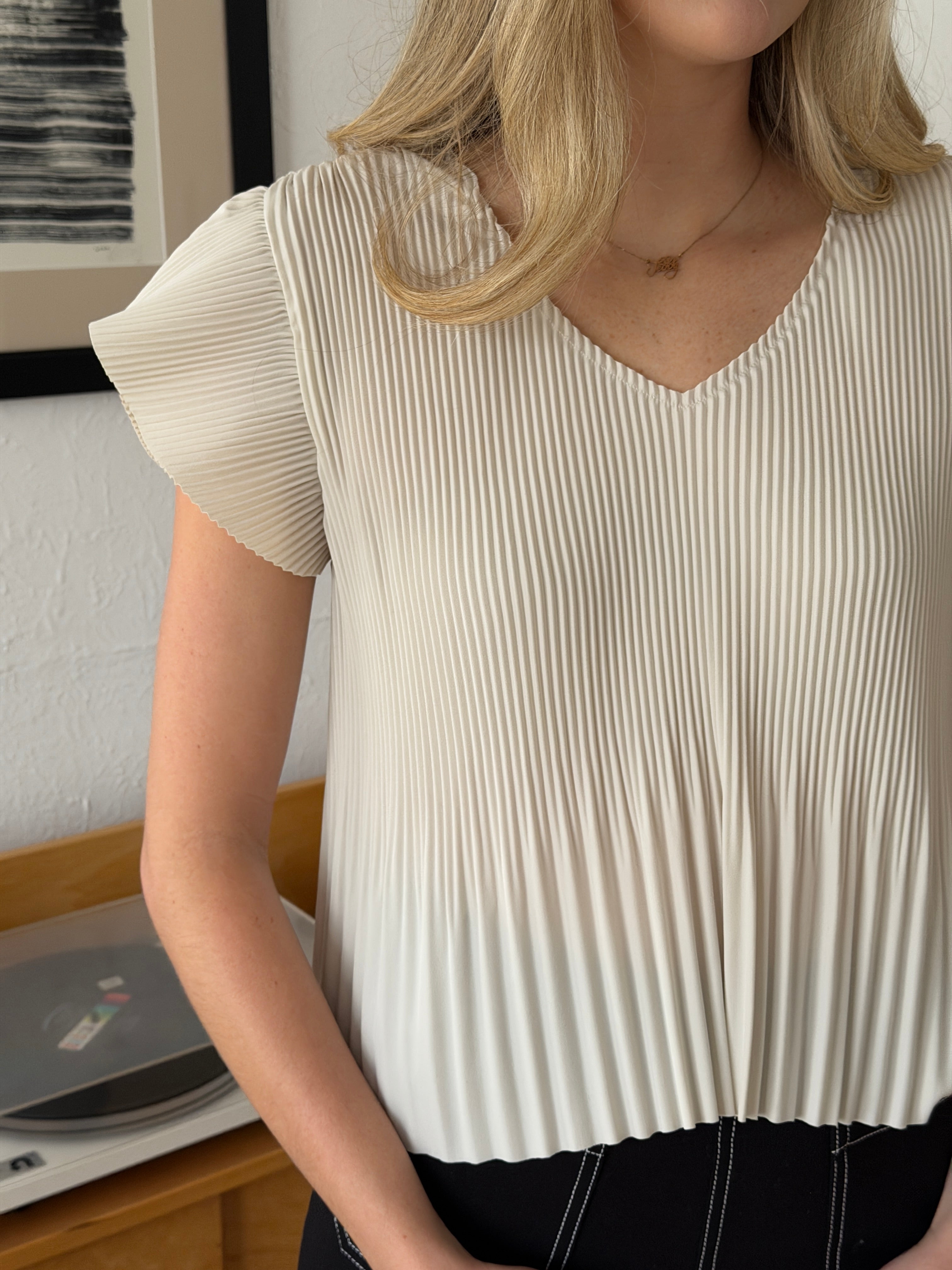 Winnie Pleated Flutter Short Sleeve Top (Cream)