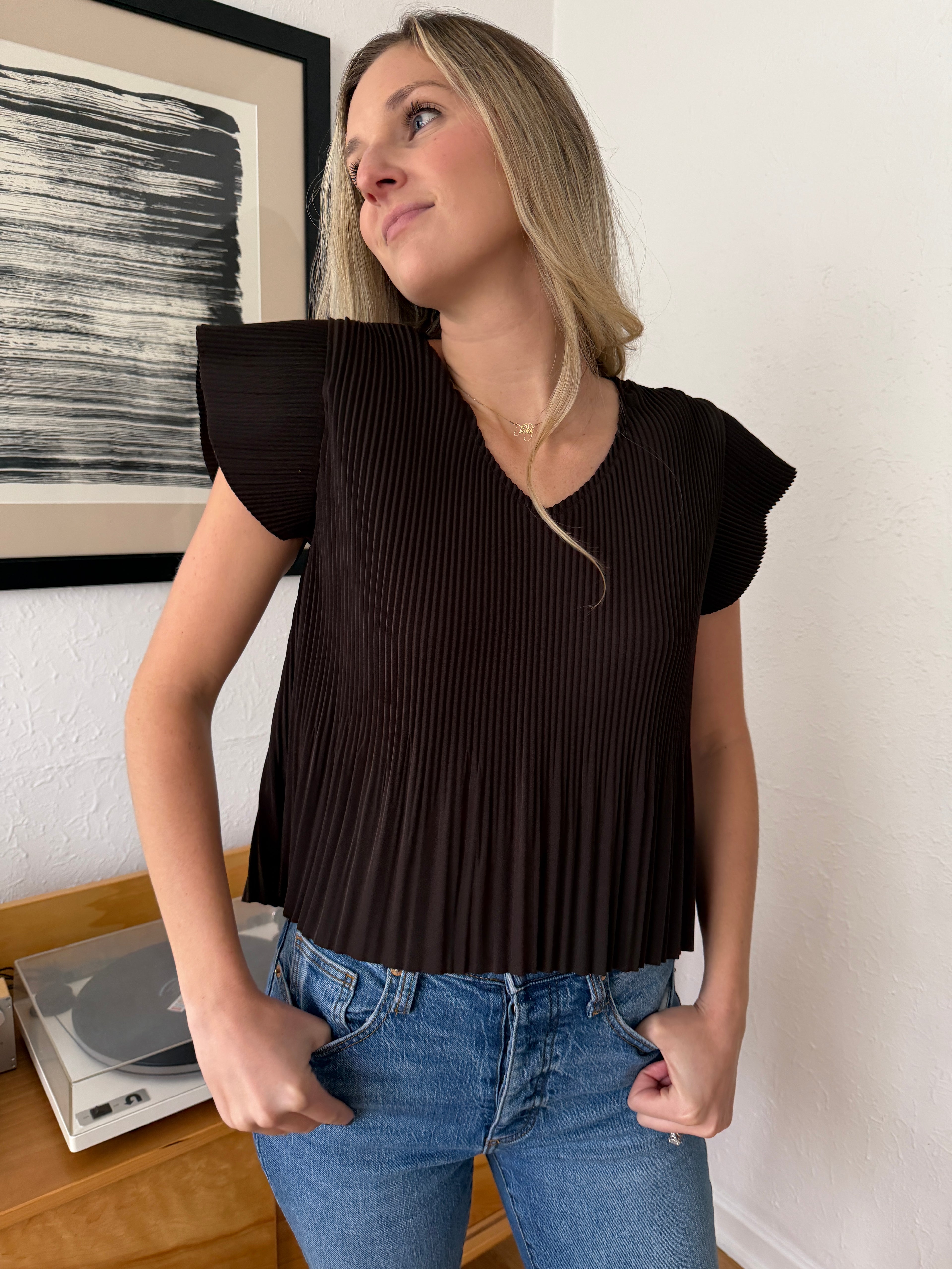 Winnie Pleated Flutter Short Sleeve Top (Brown)