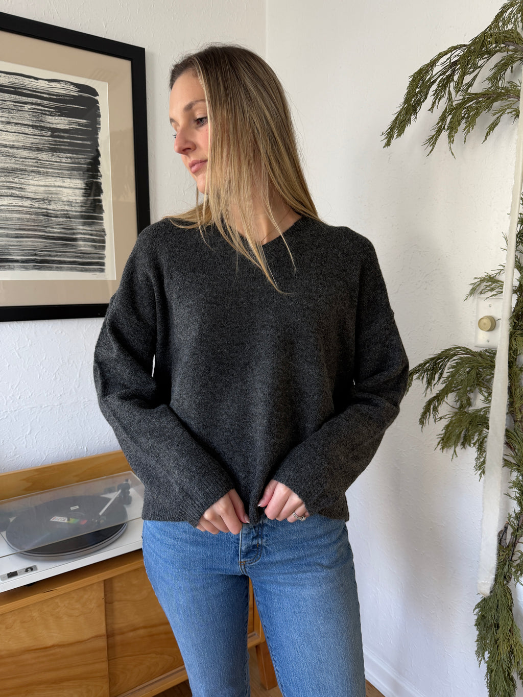 Dallas Stretch Knit V-Neck Relaxed Pullover Sweater (Charcoal)