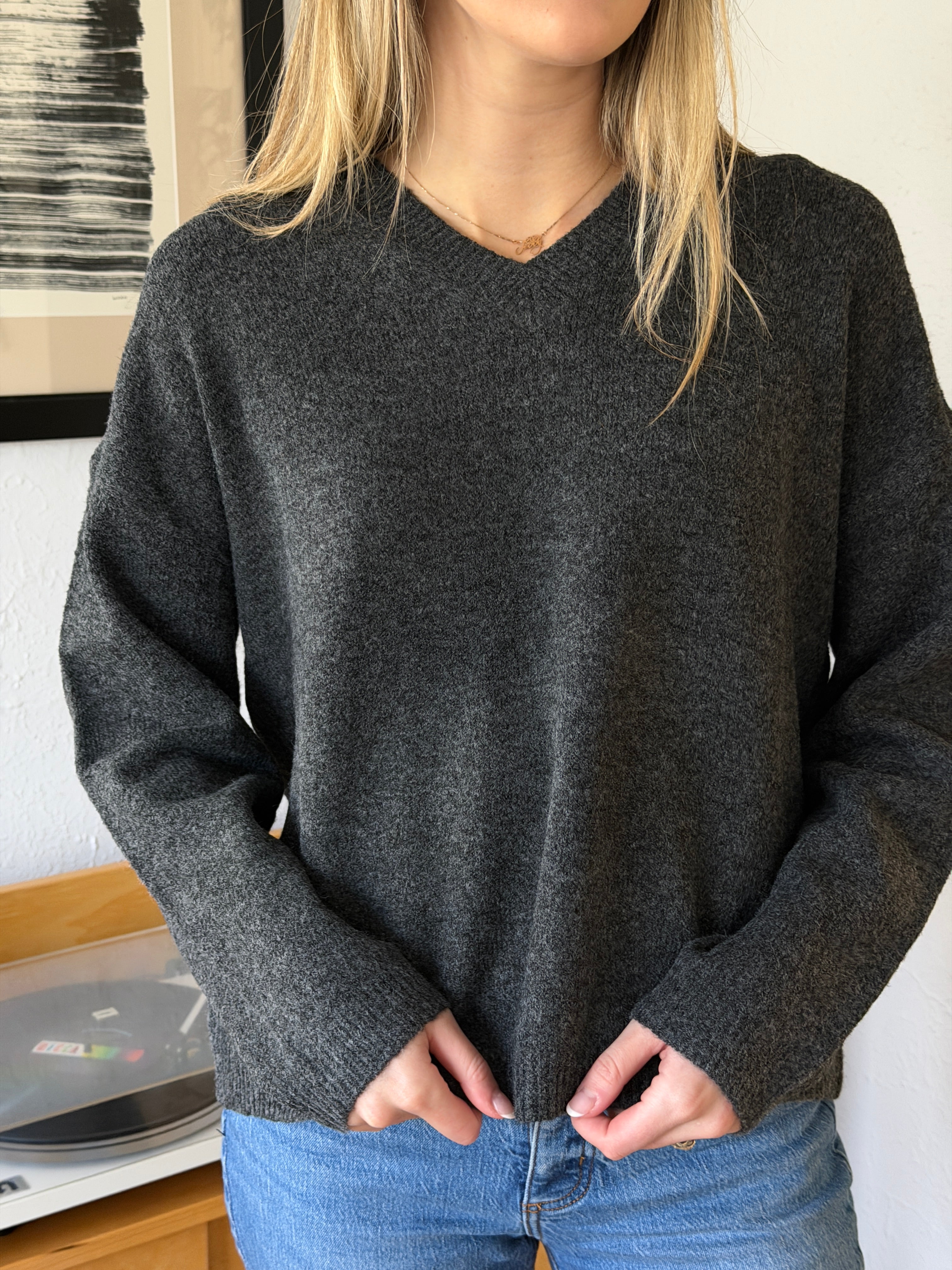 Dallas Stretch Knit V-Neck Relaxed Pullover Sweater (Charcoal)