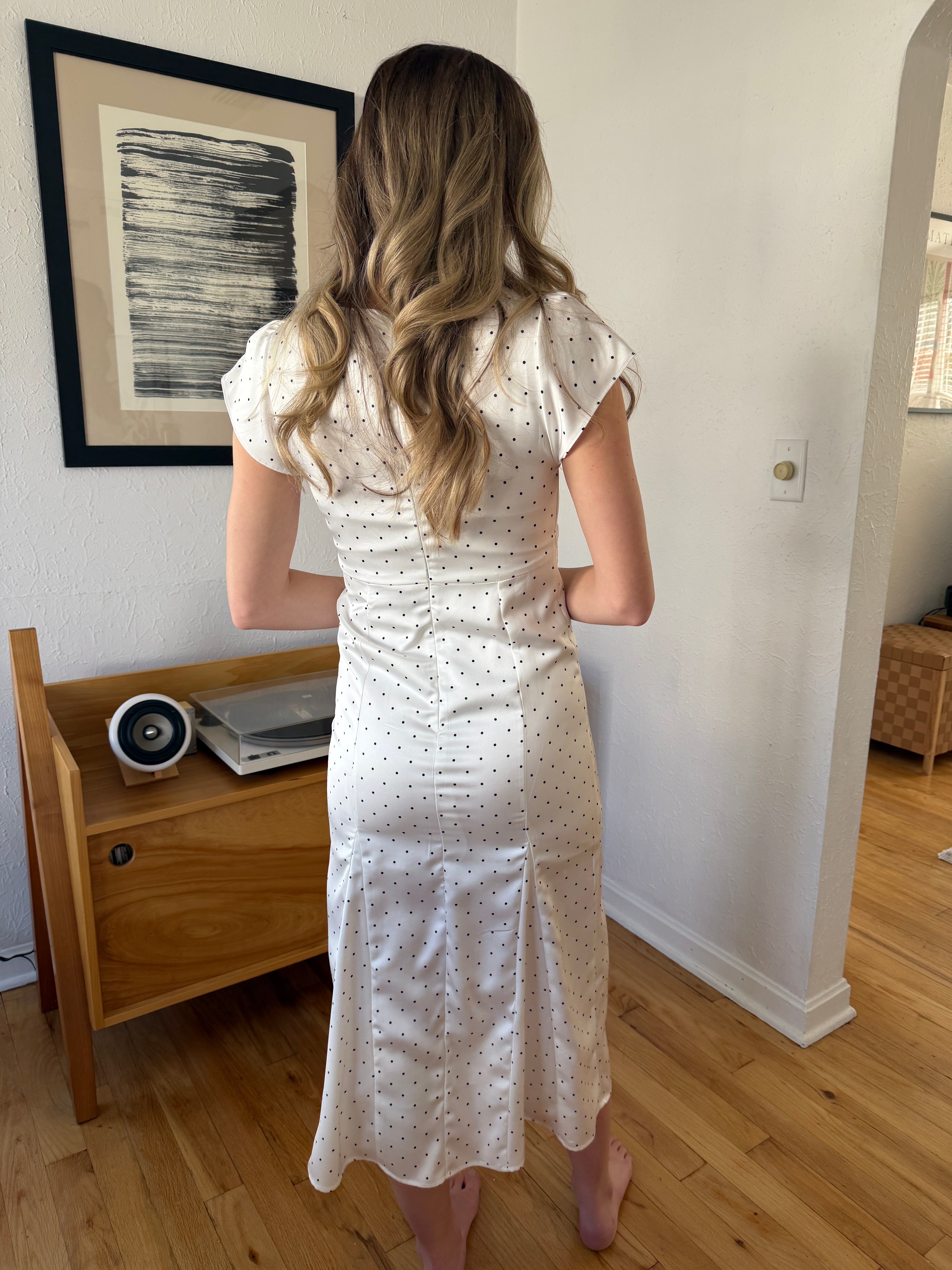 Helena White Satin Polka Dot Short Sleeve Midi Dress – Momni Boutique