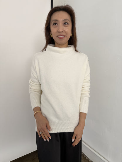Peyton Ivory Mock Neck Knit Pullover Sweater (M)