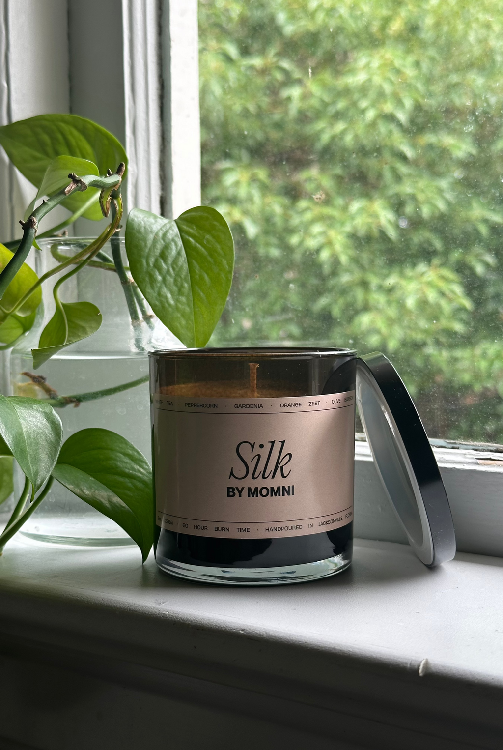 Momni Silk Candle