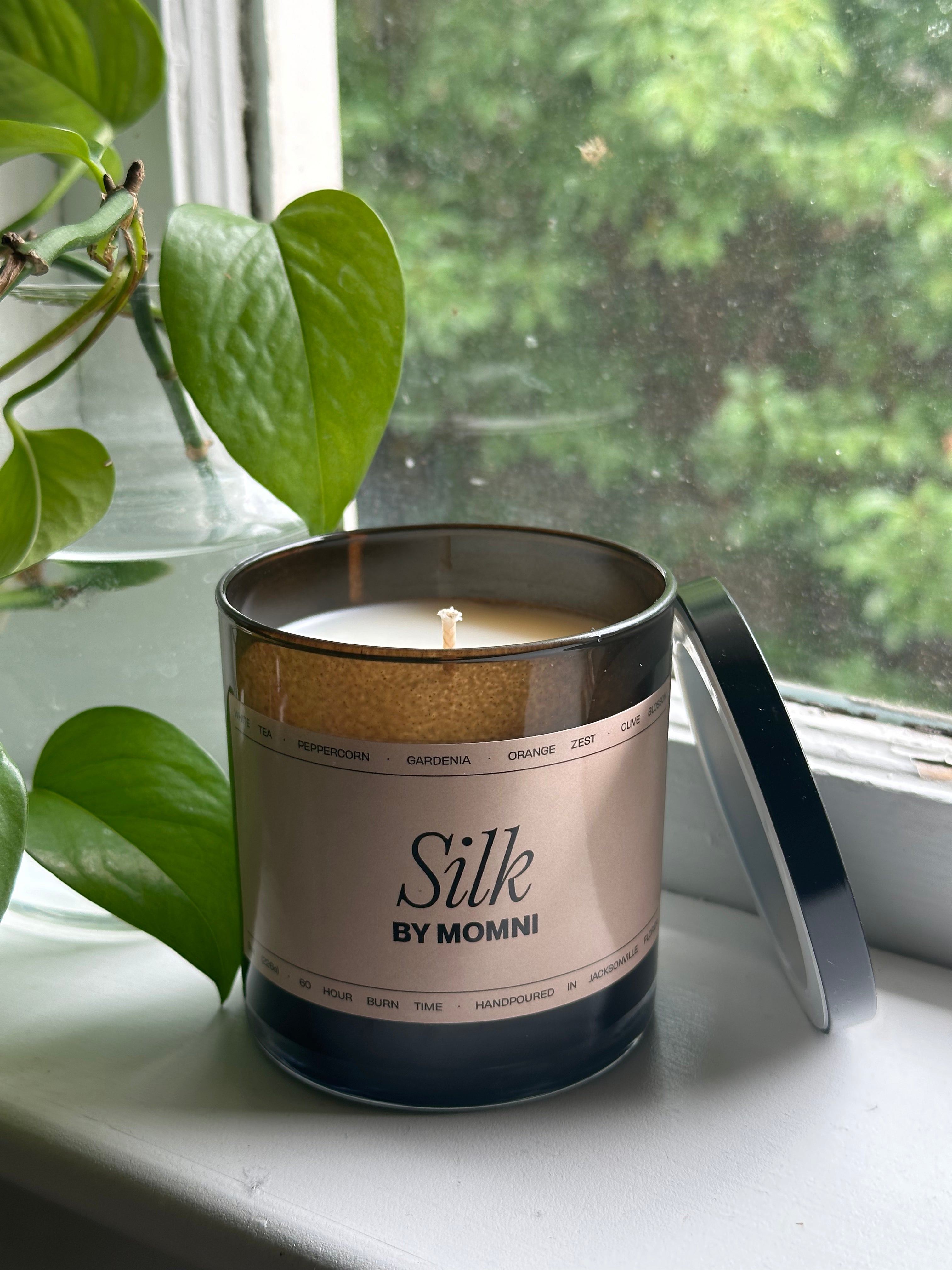 Momni Silk Candle