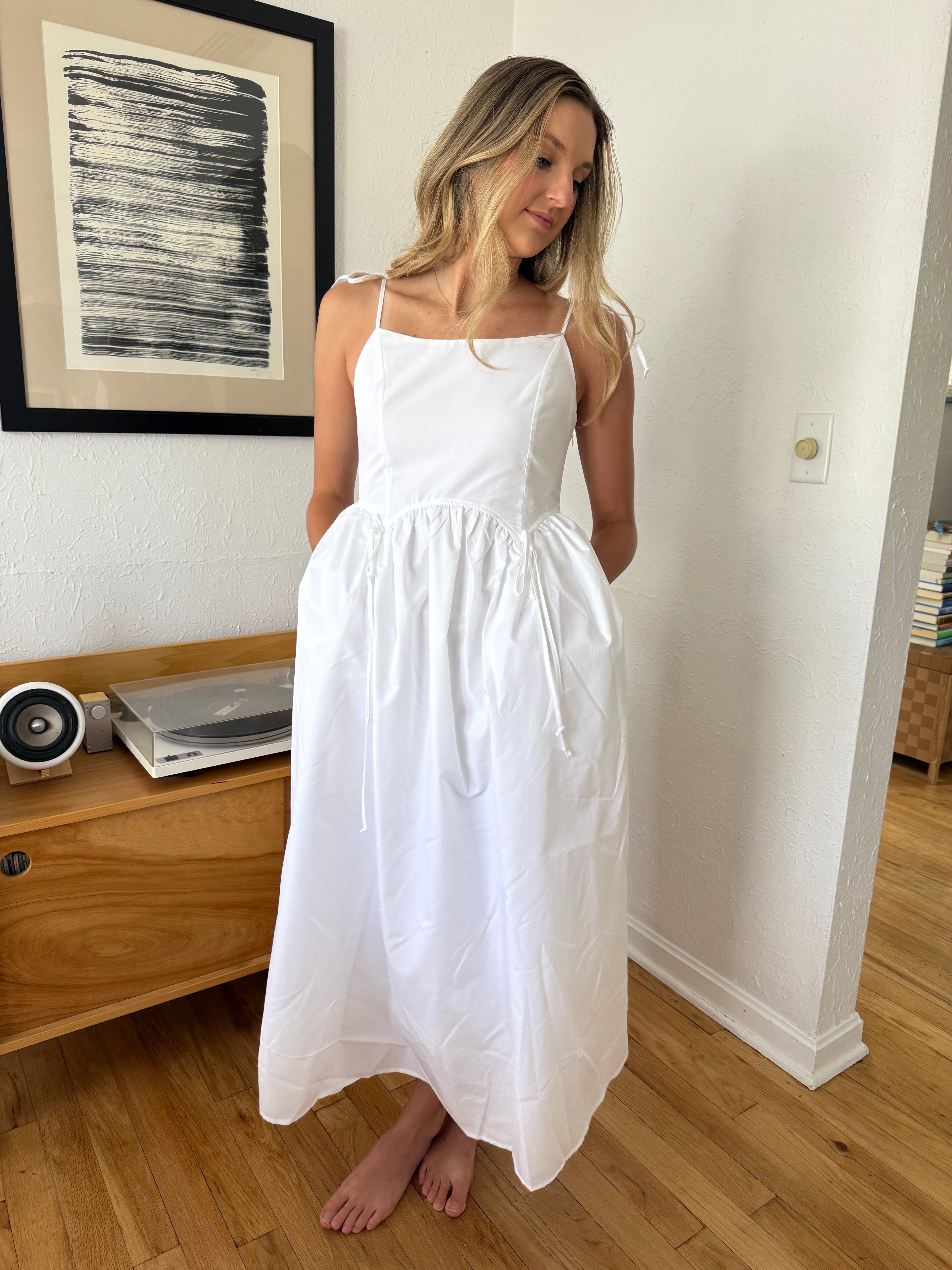 Miou Muse Kylie Bow Accent Empire Waist Sleeveless Midi Dress (White) – Momni Boutique