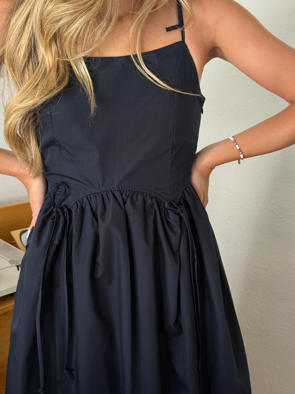 Miou Muse Kylie Bow Accent Empire Waist Sleeveless Midi Dress (Navy) M