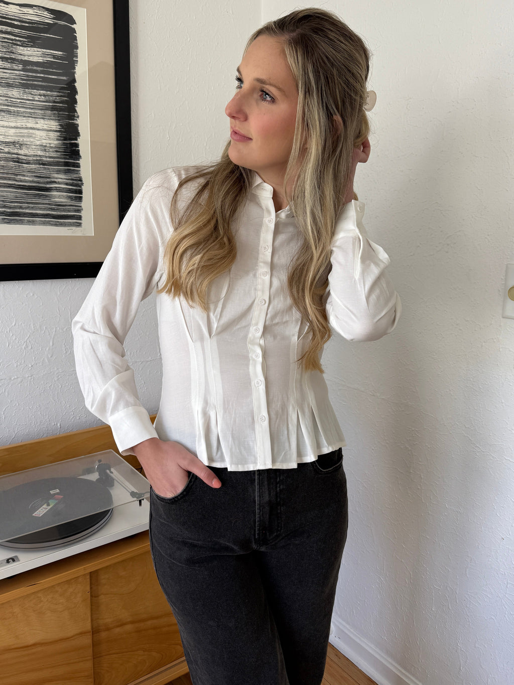 Violetta White Linen Buttoned Long Sleeve Top