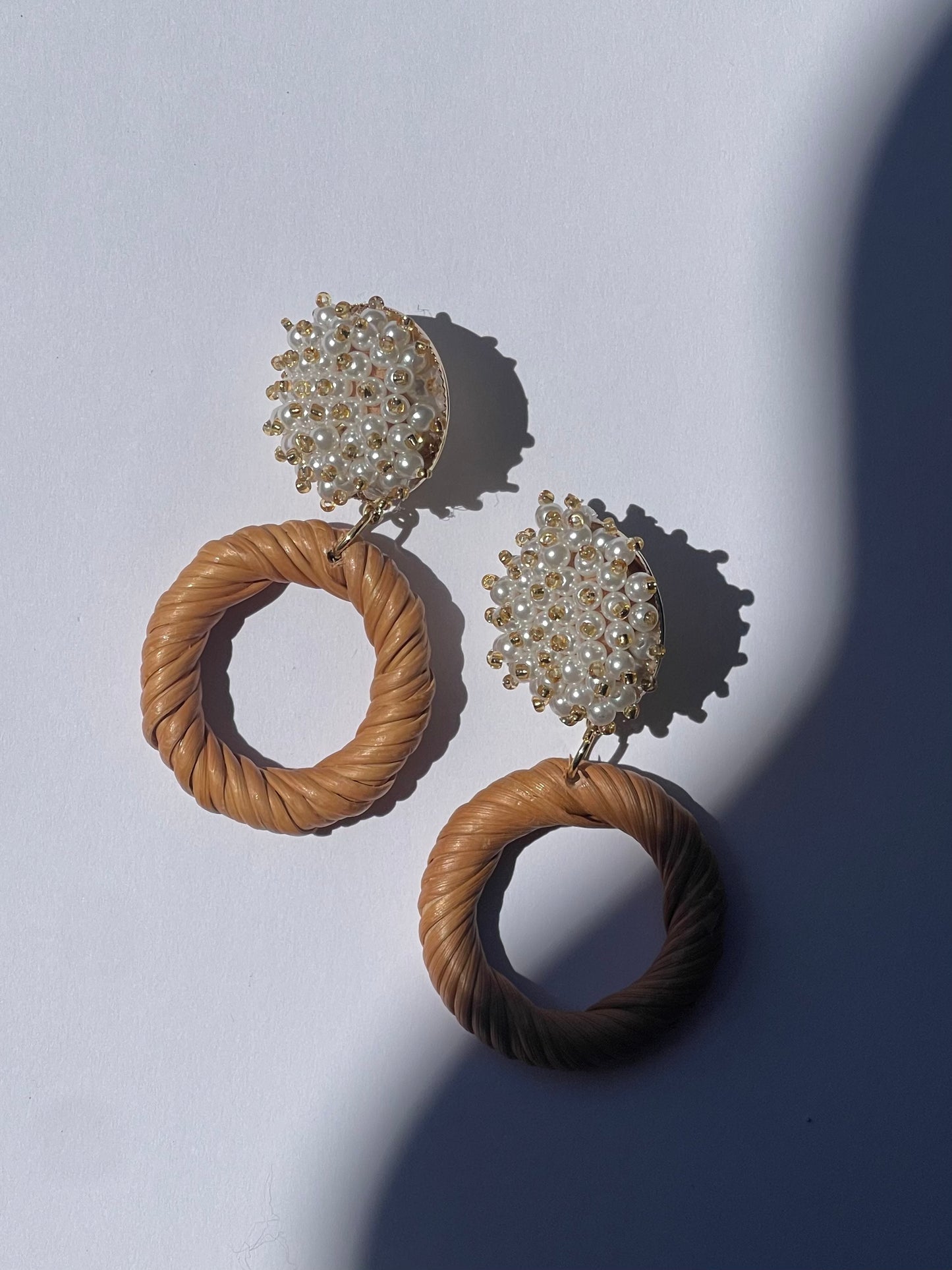 Rattan Wrap Pearl Earrings (Two Colors)