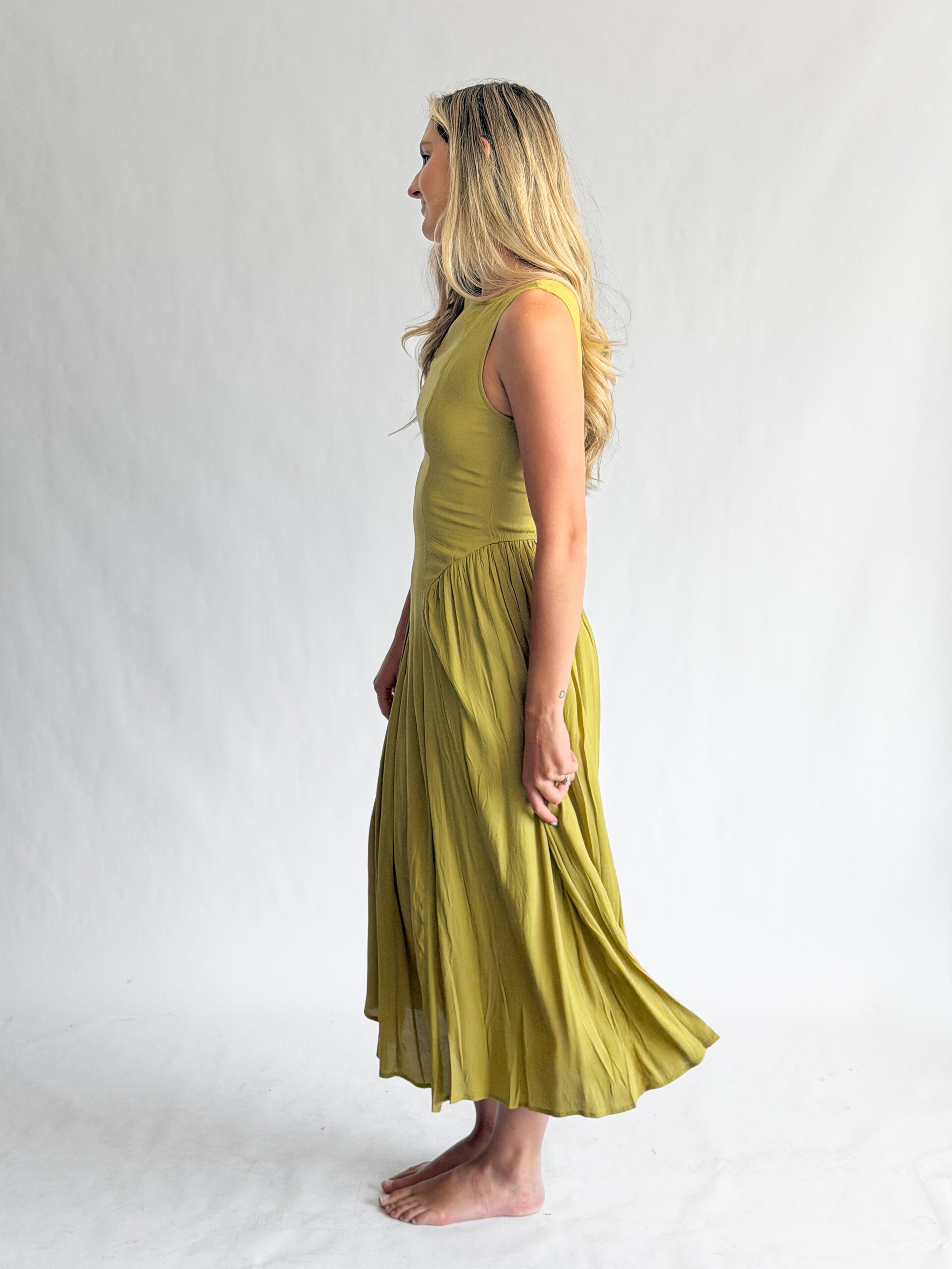 Violet Boat Neck Sleeveless Basque Waist Midi Dress (Green)