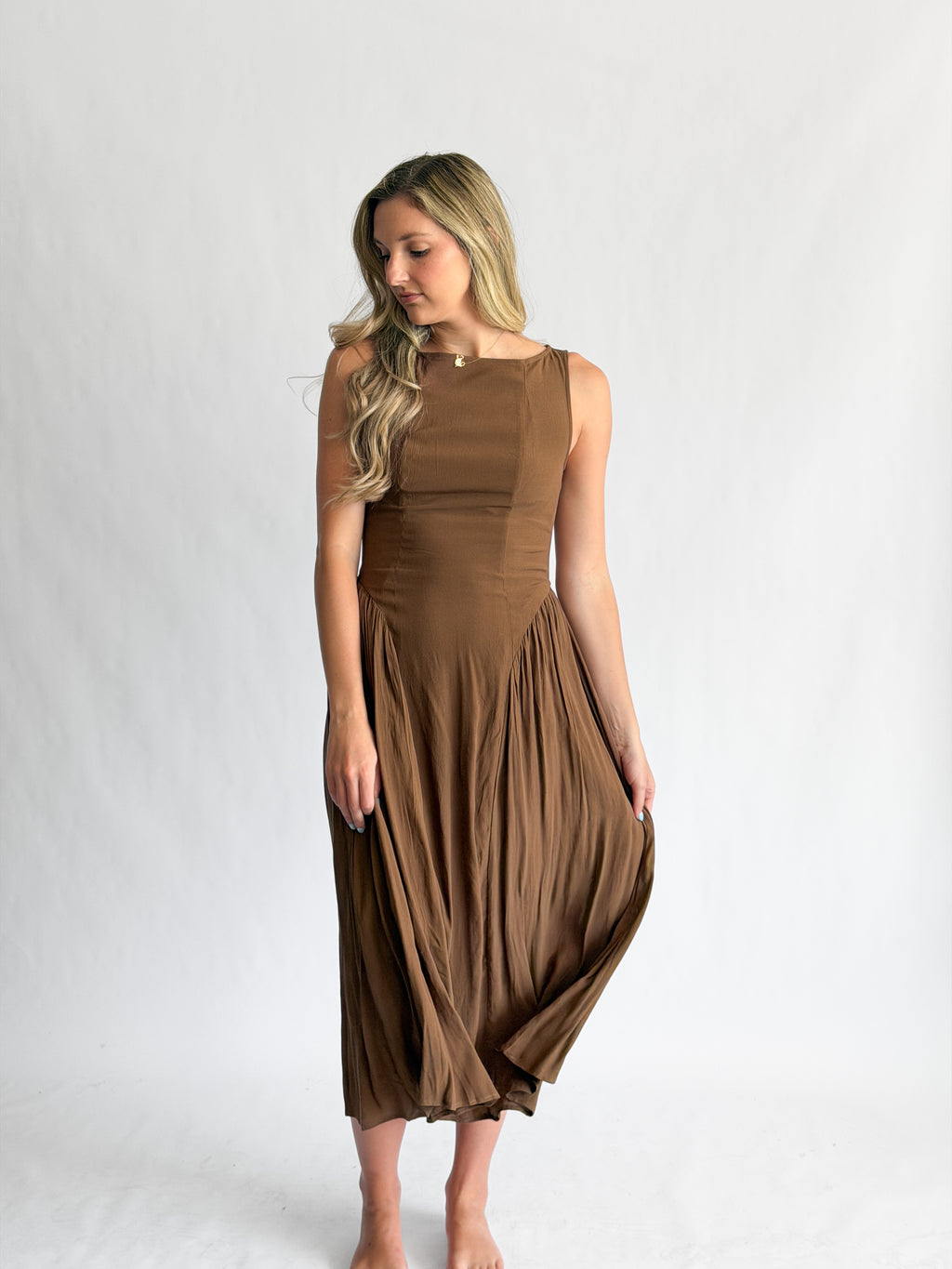 Violet Boat Neck Sleeveless Basque Waist Midi Dress (Brown)