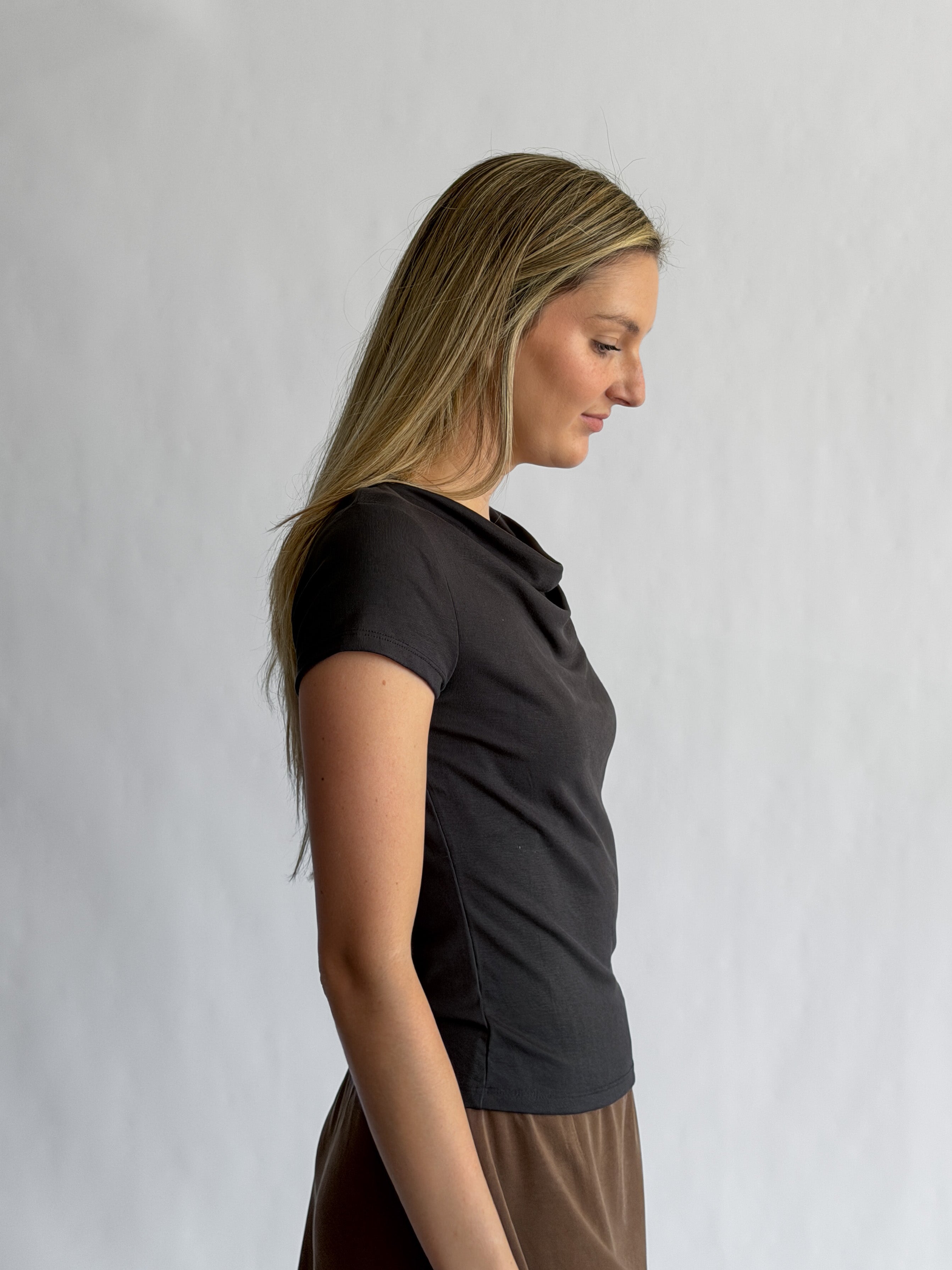 Quinn Soft Stretch Boatneck Short Sleeve Top (Charcoal)