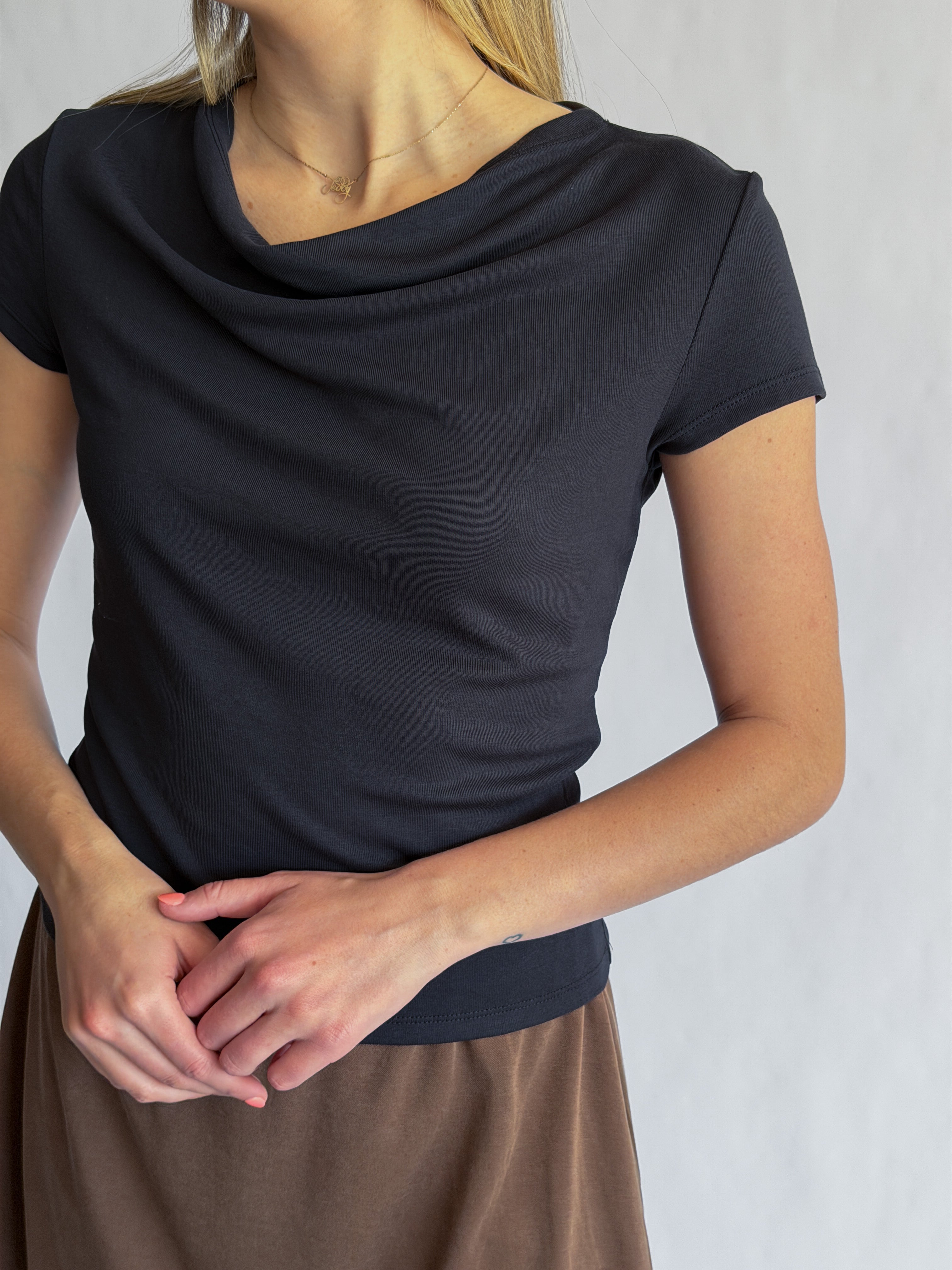 Quinn Soft Stretch Boatneck Short Sleeve Top (Charcoal)