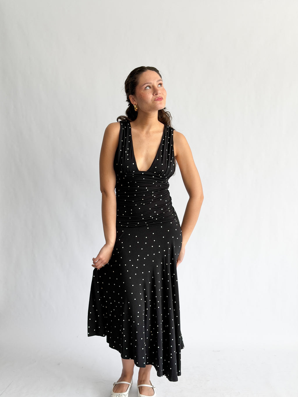 Sammie Polka Dot Ruched Asymmetrical Midi Dress (Black) – Momni Boutique