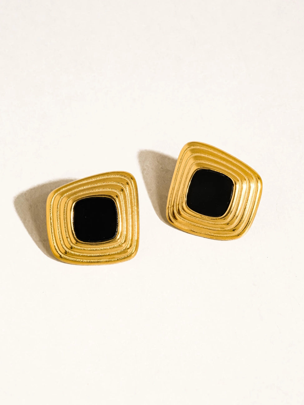 Flânerie Solenne 18K Gold Enamel Square Earrings