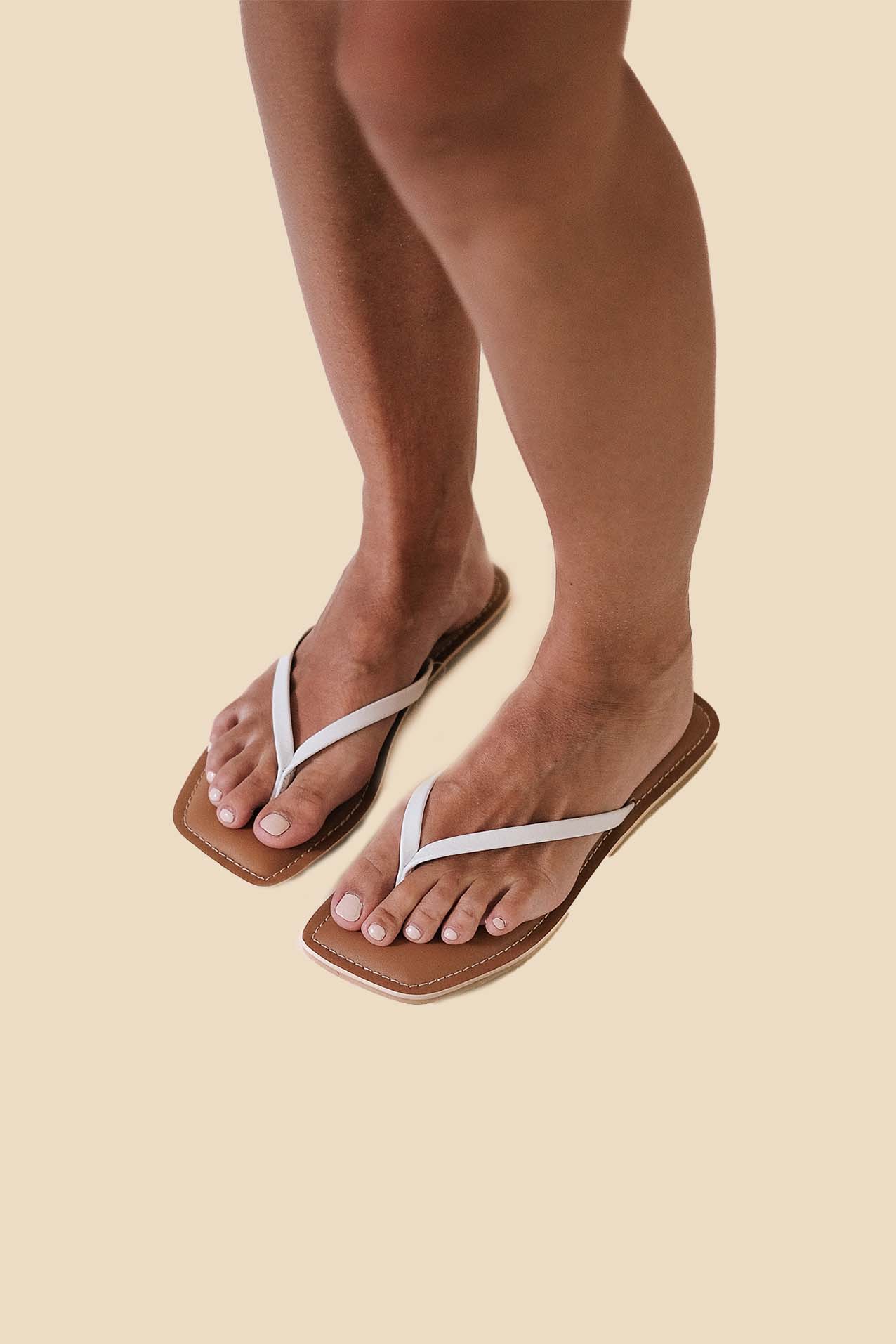 Matisse Bungalow Thong Sandal (White)