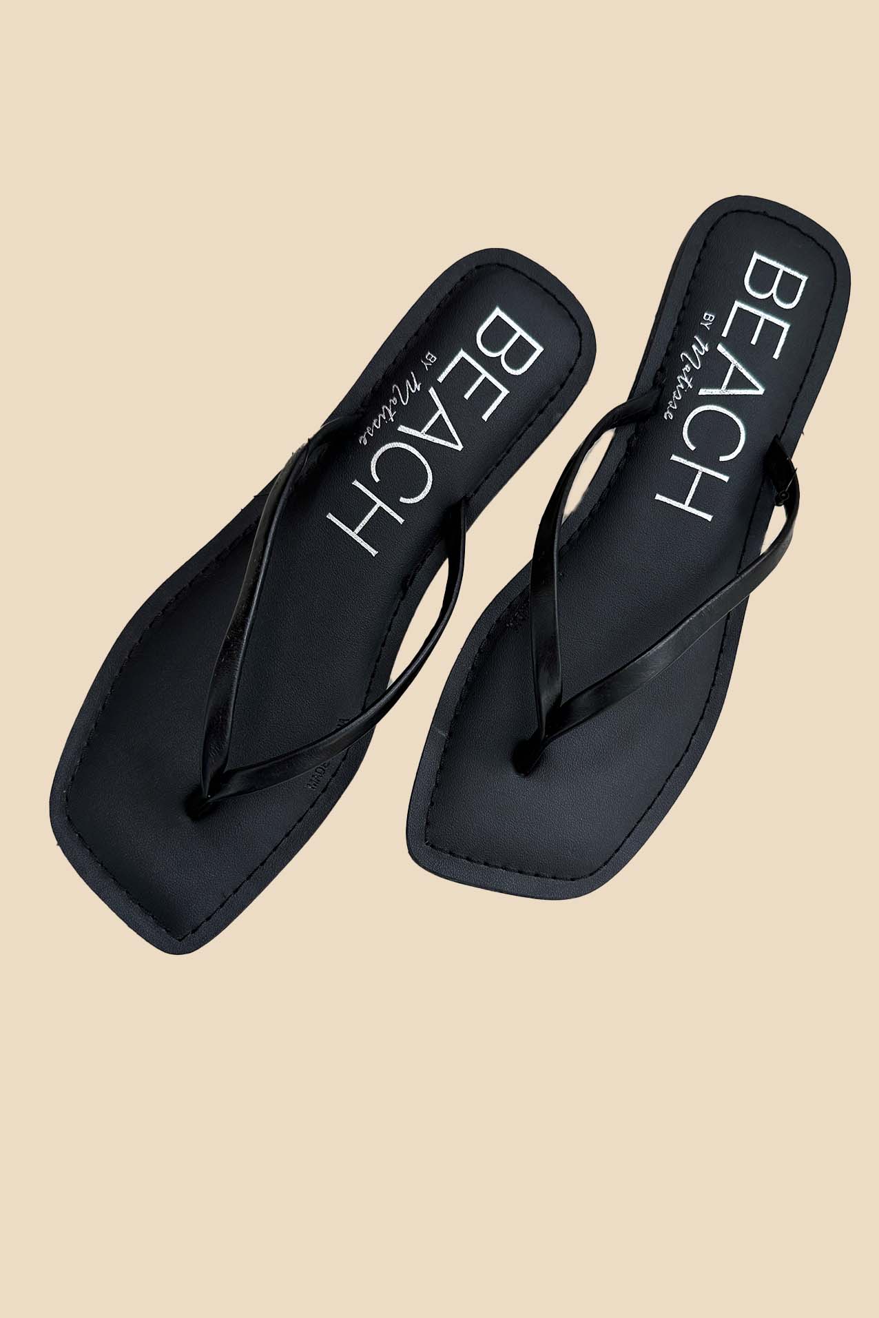 Matisse Bungalow Thong Sandal (Black)