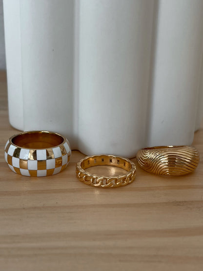 Petit Moments Paradis White and Gold Checkered Dome Cigar Ring
