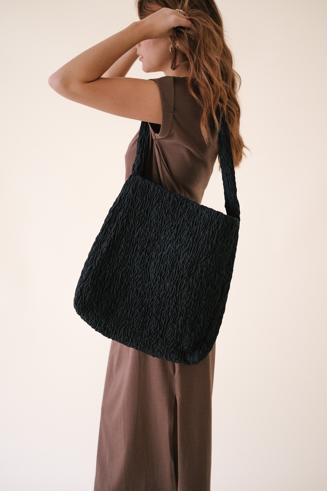 Scrunch Quilted Nylon Hobo Shoulder Bag (Black)