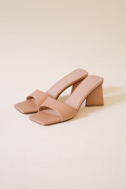 Chinese Laundry Yanda Dress Pump Heel (Nude)