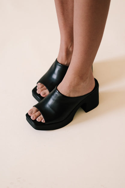 Matisse Faye Platform Mule Heel (Black)
