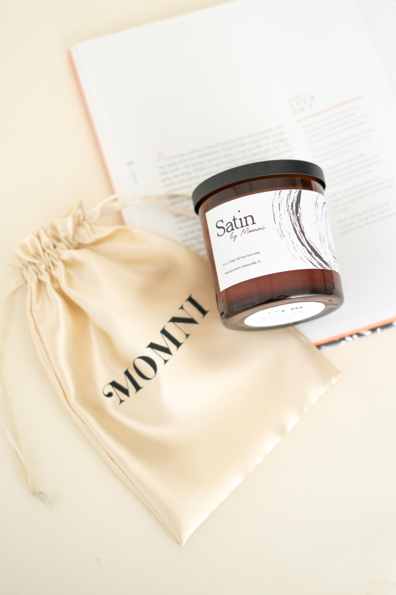 Momni Satin Candle