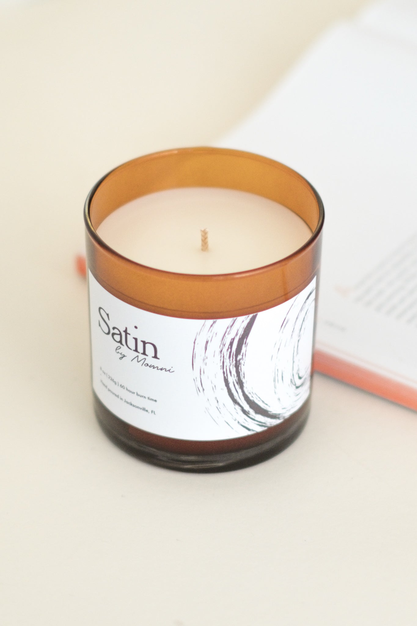 Momni Satin Candle